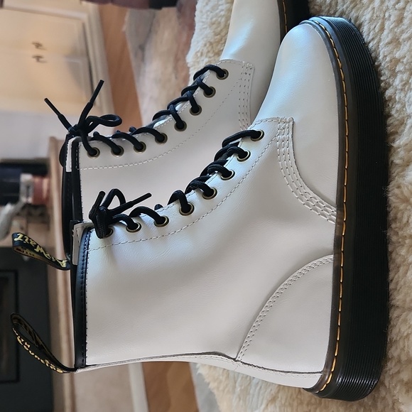 NWOT Dr. Martens Zavala Air Wair White Leather Combat Boots Size 8 🤍🖤 - Picture 15 of 15